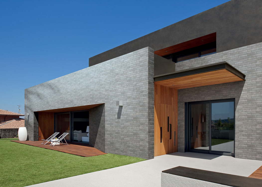 Classic-Tile-Bisping-Brick-Install-25223-(3)