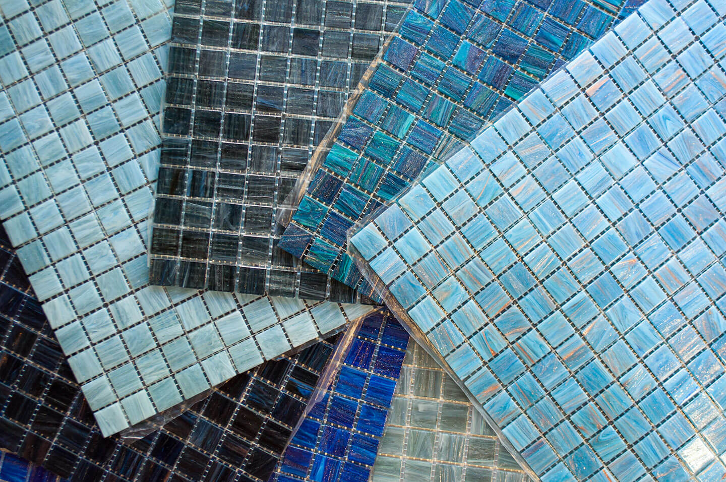 Colores-Golden-Eye-Install-36622-(3)