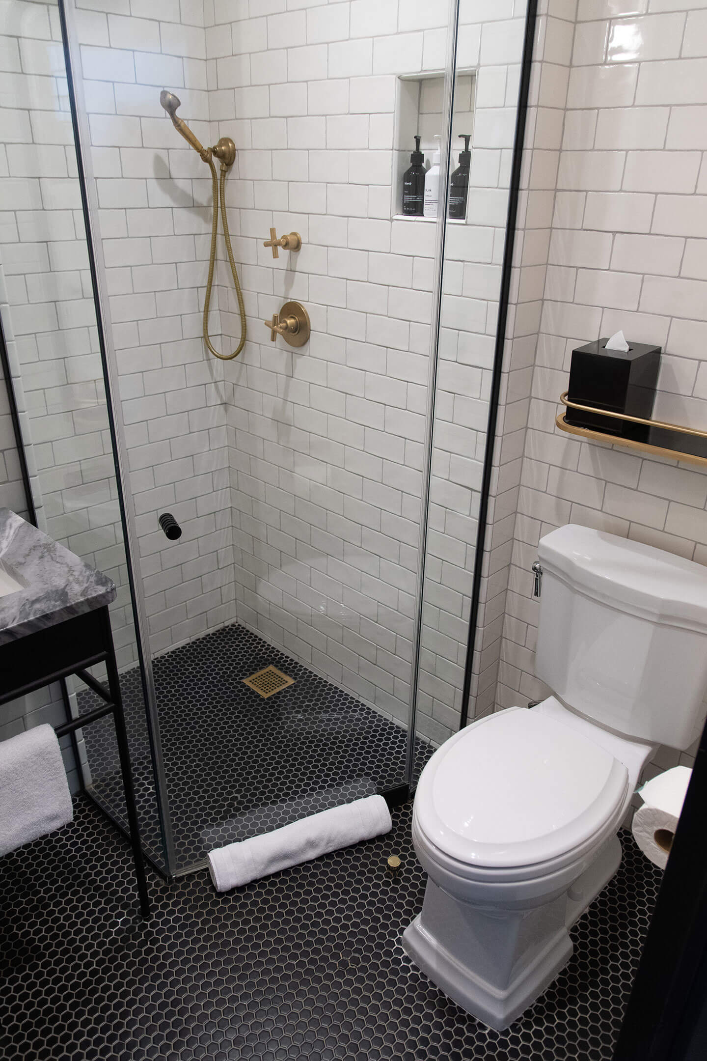 Eden-Glazed-Porcelain-Mosaic-Install-24428-(11)