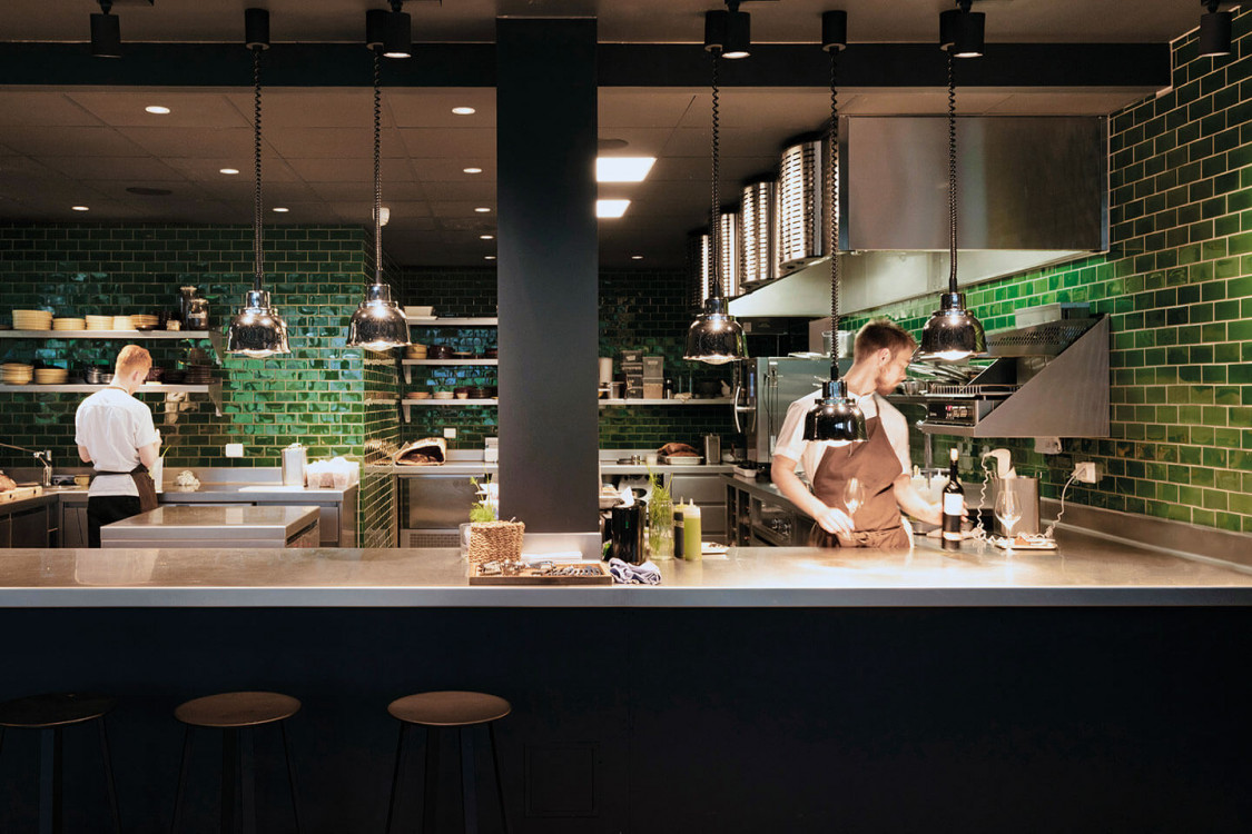 Kera-Transparent-Wall-Install-36761-(6)