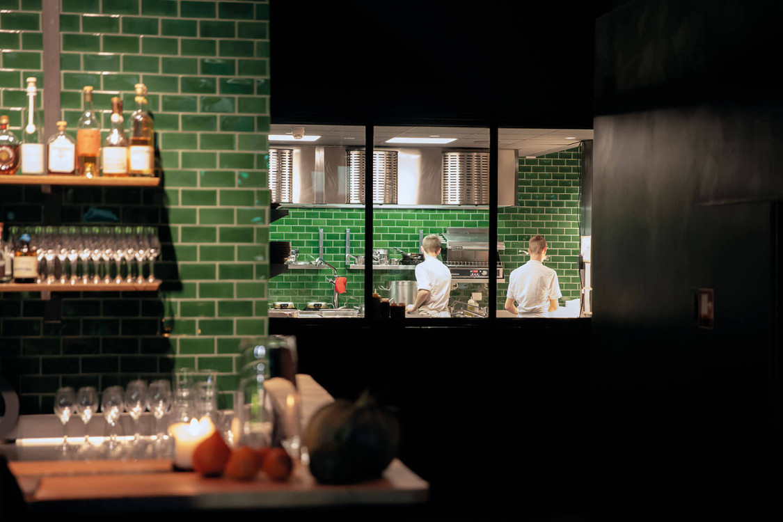 Kera-Transparent-Wall-Install-36761-(15)