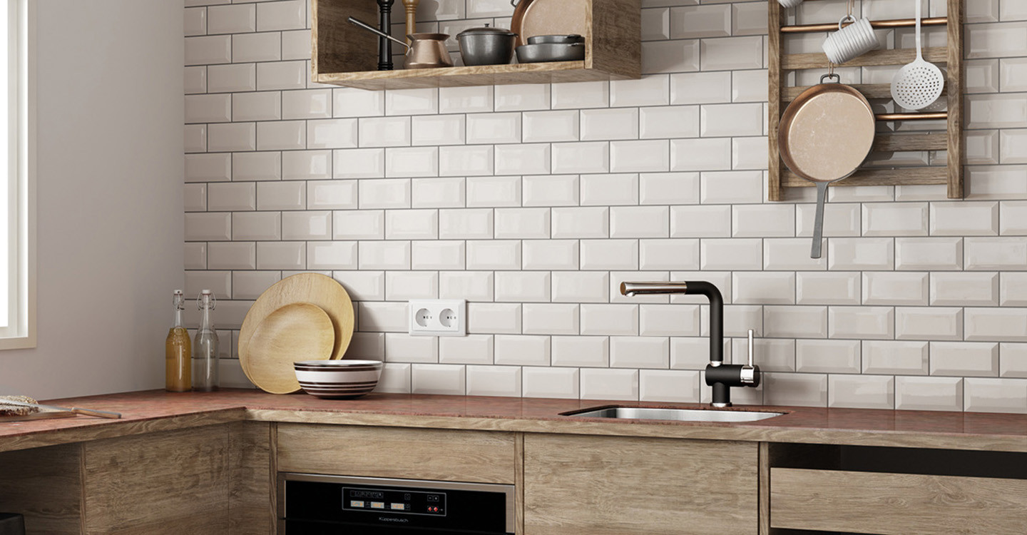 Casey-Metro-Cream-Glossy-Swatch-37803-9