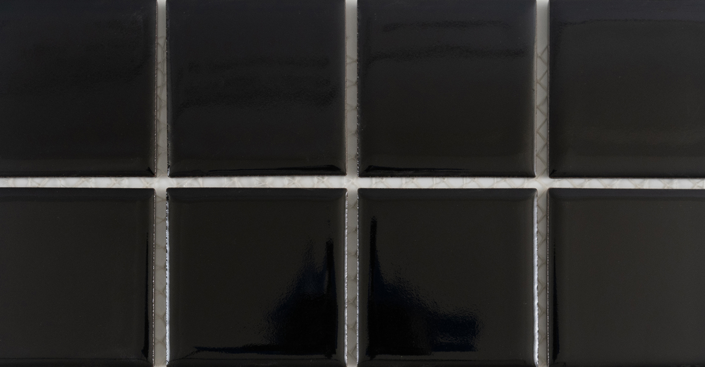 International-Coda-Black-Glossy-Swatch-320830