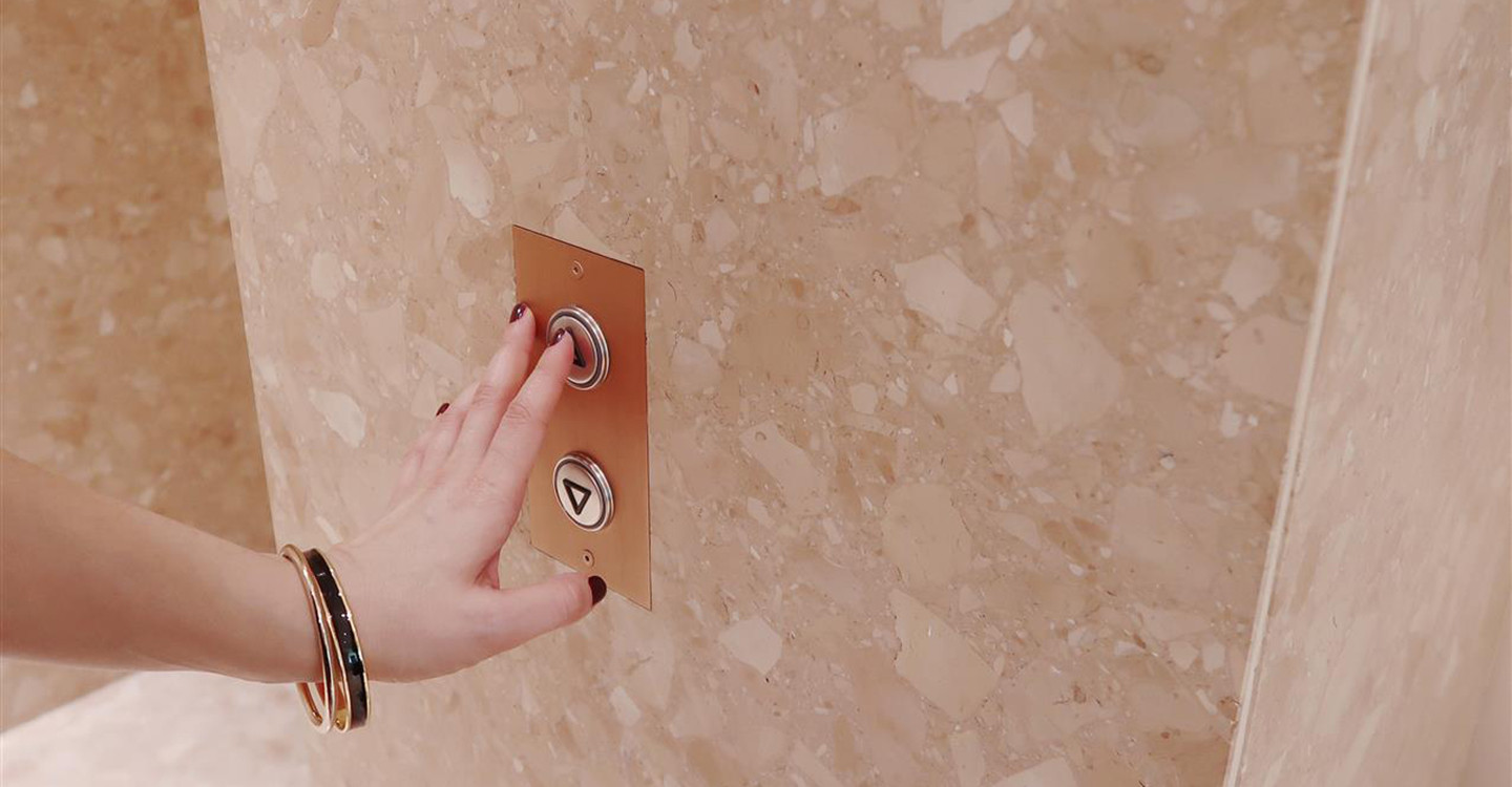 Margo-Aldo-Rosa-Perlino-Honed-1.2cm-Install-349698-2