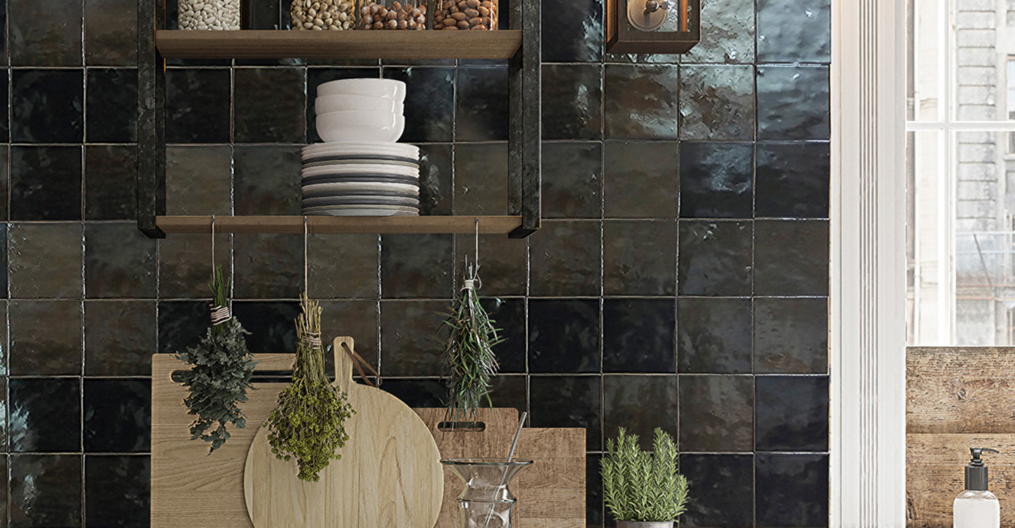 Avi-Palmier-Black-Satin-378702-1