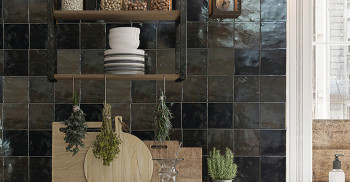 Avi-Palmier-Black-Satin-378702-1