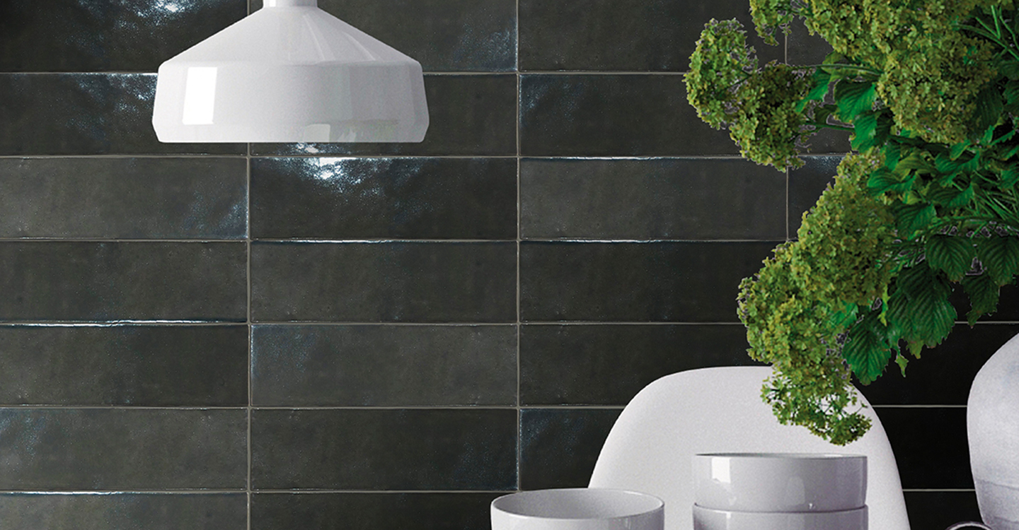 Avi-Palmier-Black-Satin-378702-2