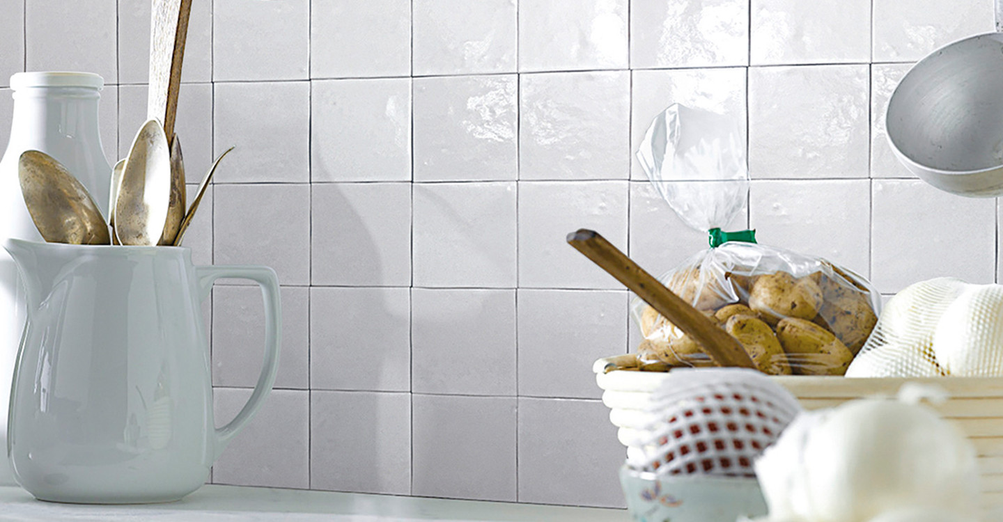 Avi-Palmier-White-Satin-378697-2