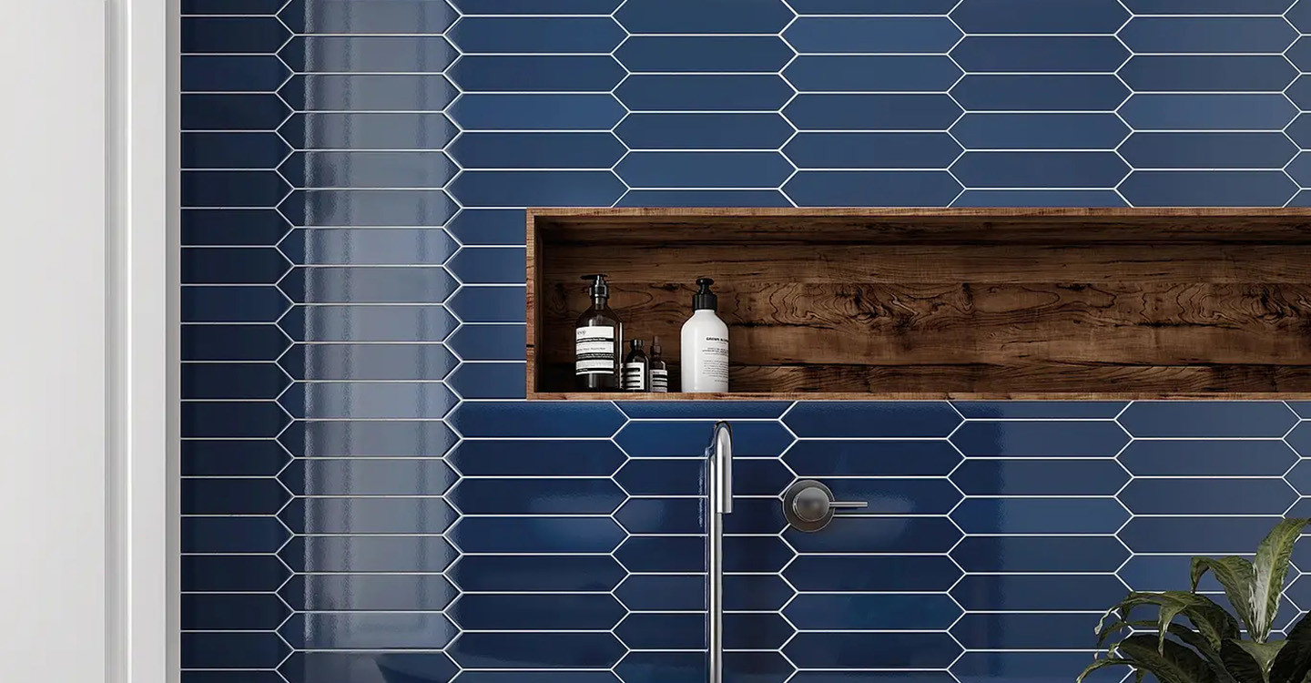 Casey-Parade-Aegean-Glossy-Swatch-388286