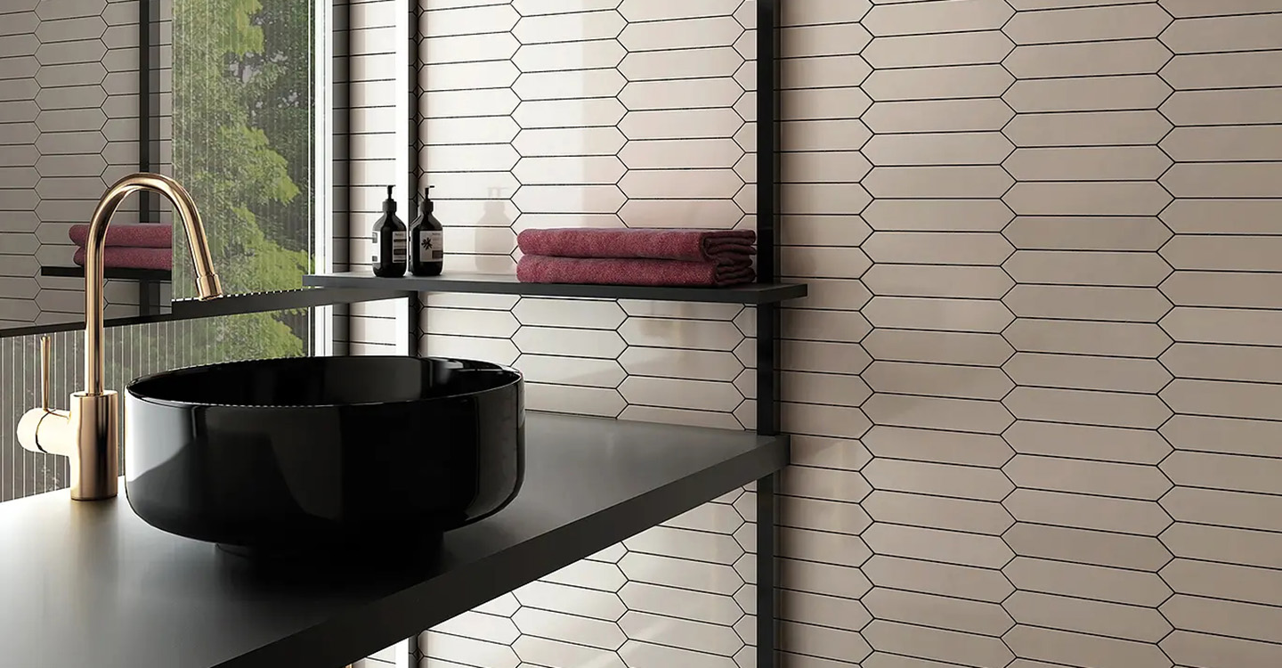 Casey-Parade-Beige-Glossy-Swatch-388281