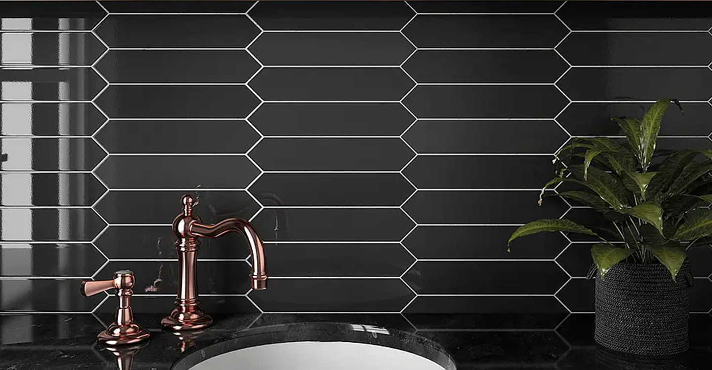 Casey-Parade-Black-Glossy-Swatch-388292