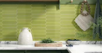 Casey-Parade-Chartreuse-Glossy-Swatch-388289