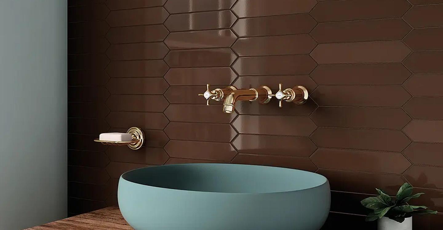 Casey-Parade-Coffee-Glossy-Swatch-388290