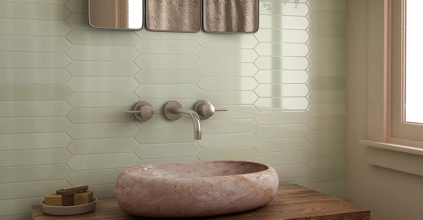 Casey-Parade-Sage-Glossy-Swatch-388282