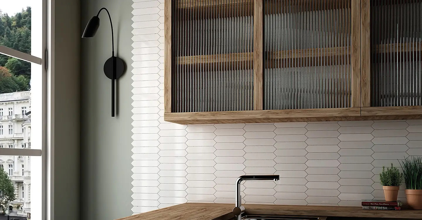 Casey-Parade-White-Glossy-Swatch-388279