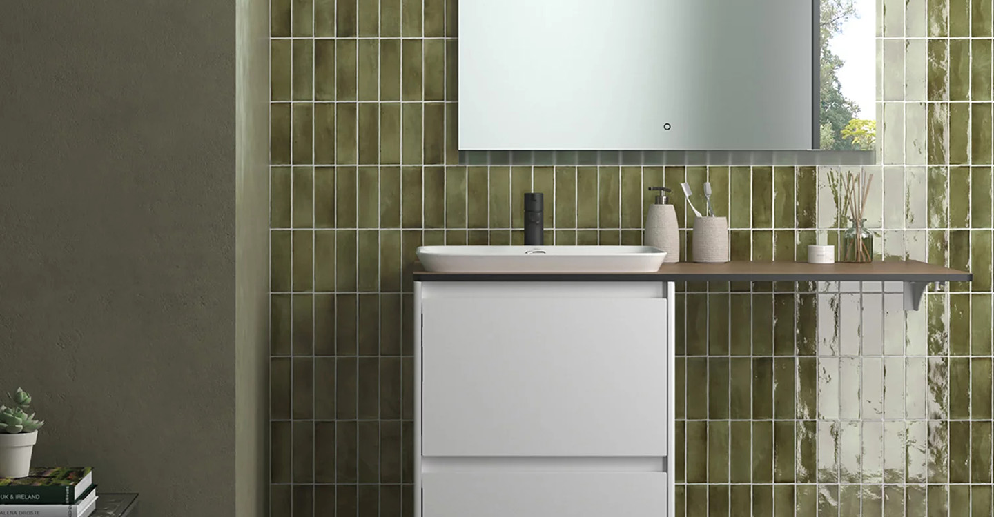 Casey-Colada-Green-Glossy-Swatch-388025