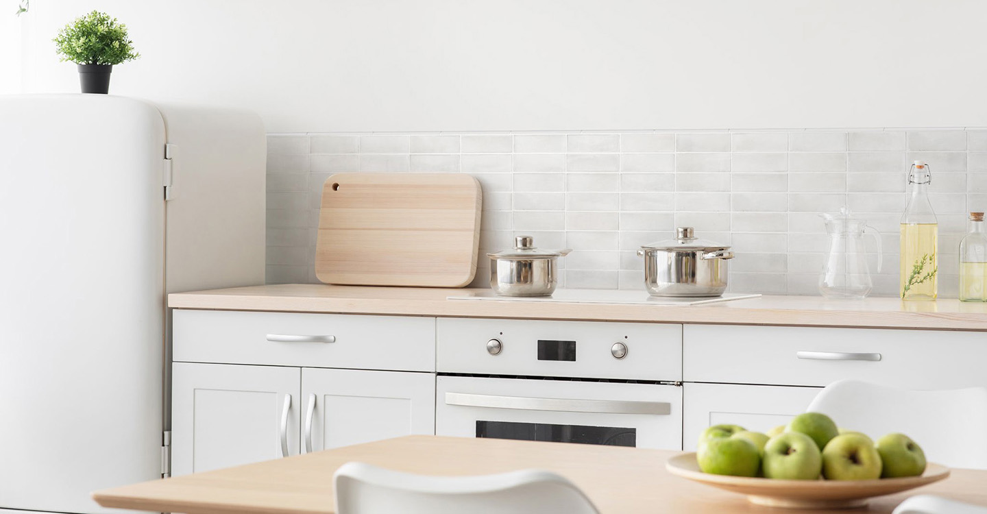 Casey-Colada-Off-White-Glossy-Swatch-388020