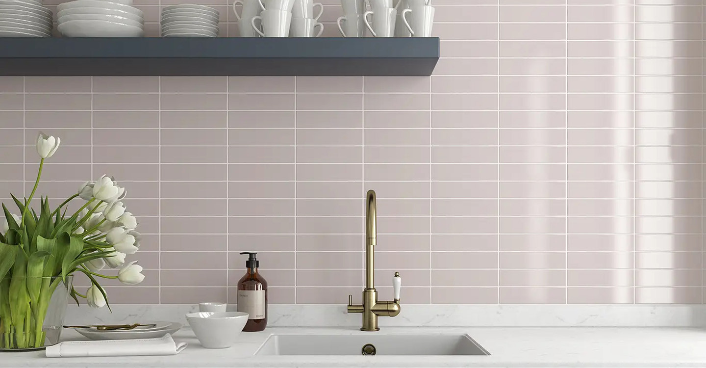 Casey-Opto-Pink-Glossy-Swatch-388036