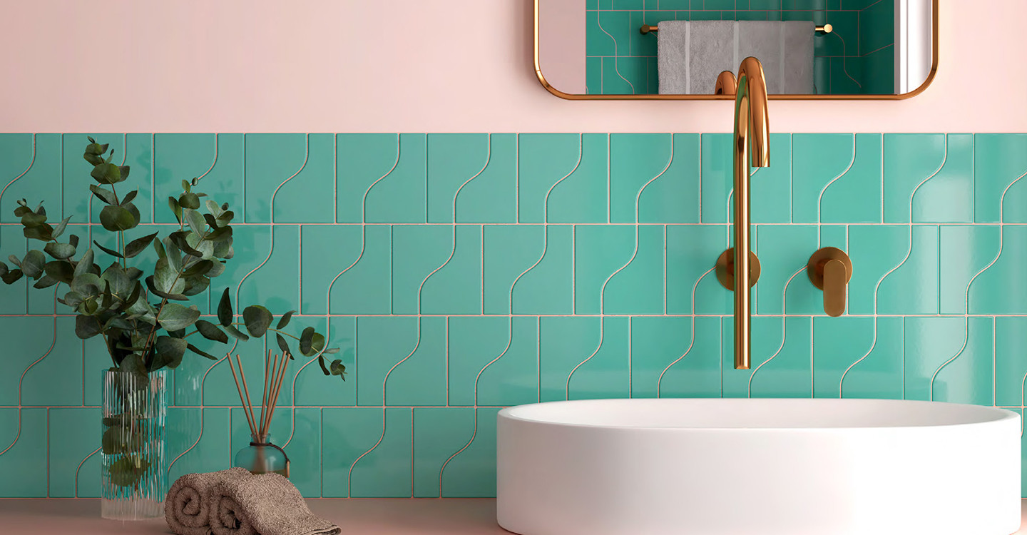 Casey-Bolo-Peacock-Glossy-Swatch-388122