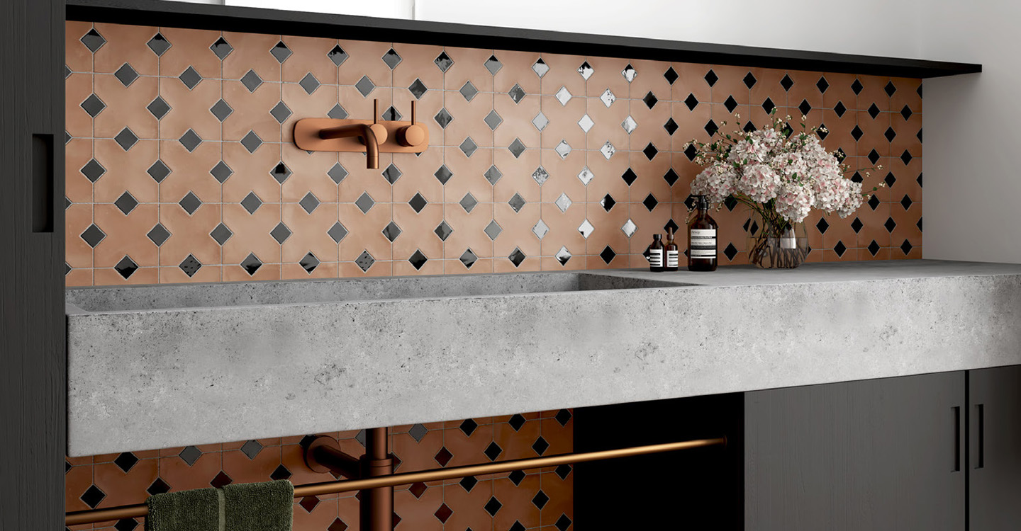 Casey-Phoenix-Terracotta-Matte-Inset-Black-Glossy-388141