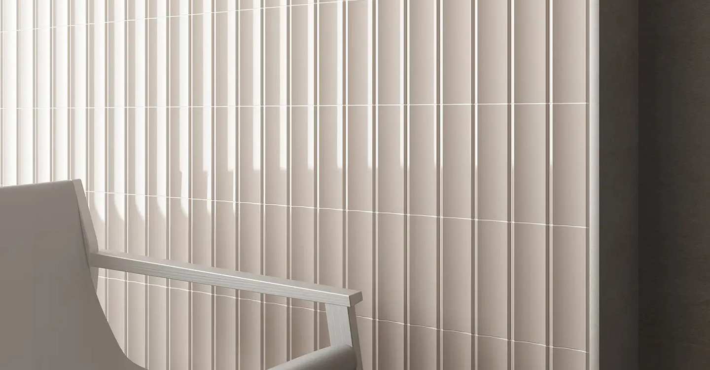 Casey-Roulette-In-Cream-Glossy-Swatch-388172