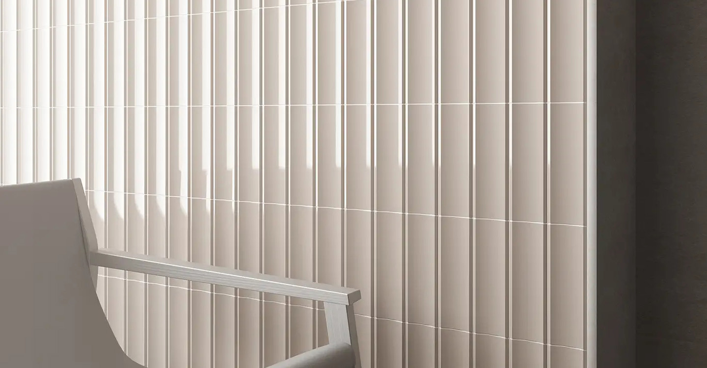 Casey-Roulette-In-Cream-Glossy-Swatch-388172