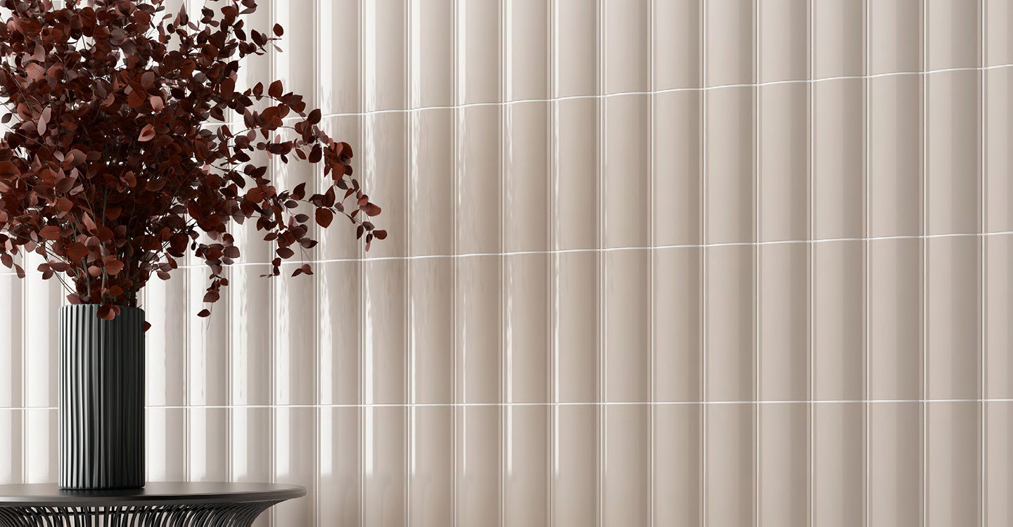 Casey-Roulette-Out-Cream-Glossy-Swatch-388182