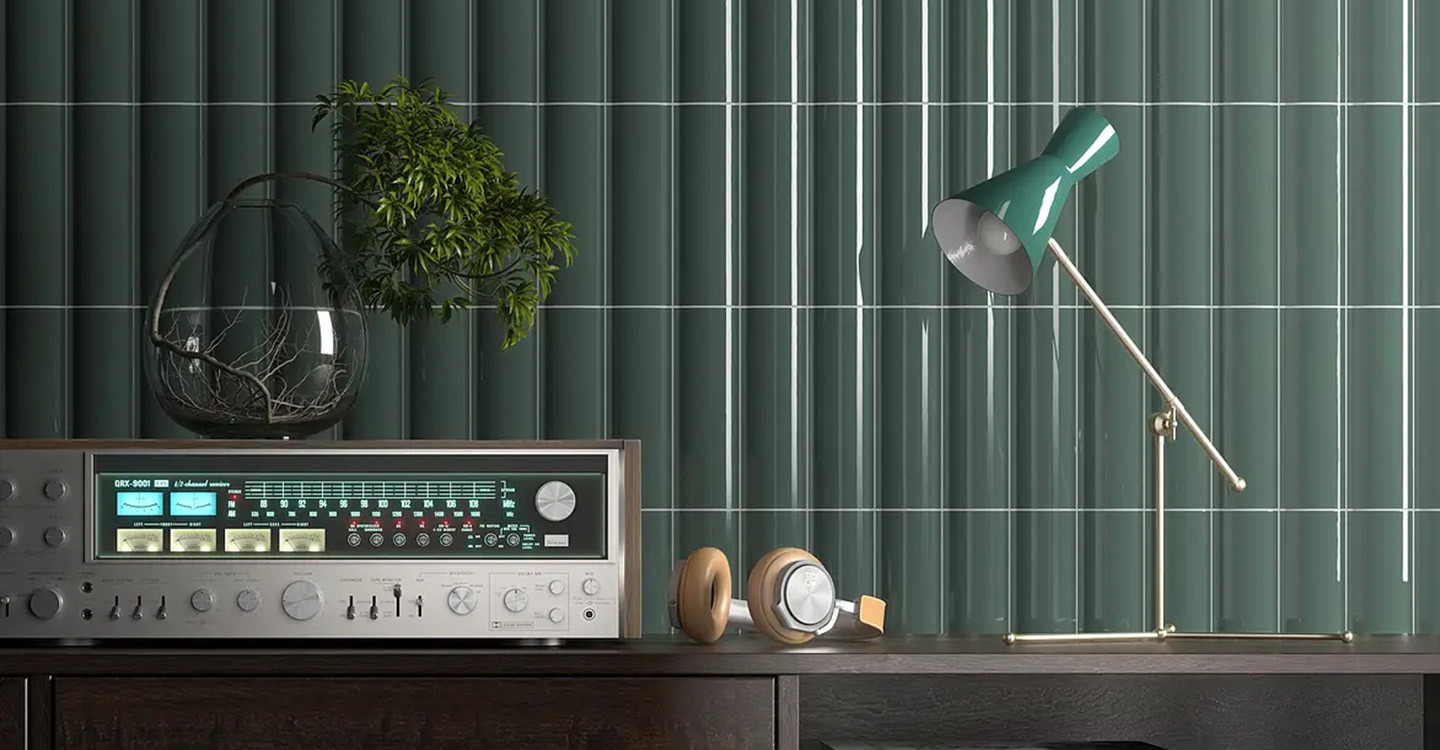 Casey-Roulette-Out-Green-Glossy-Swatch-388181