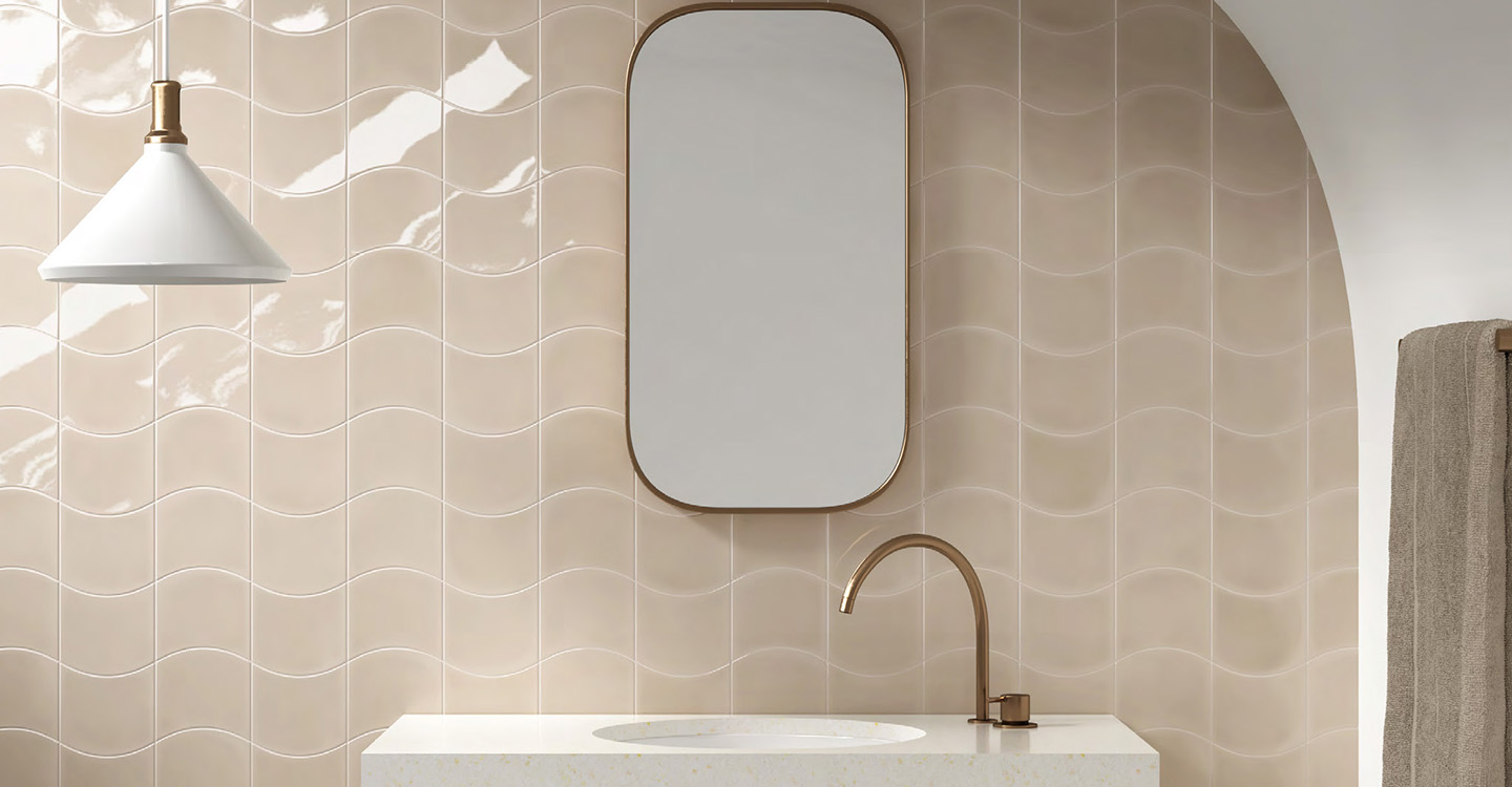 Casey-Billow-Beige-Glossy-Swatch-388208