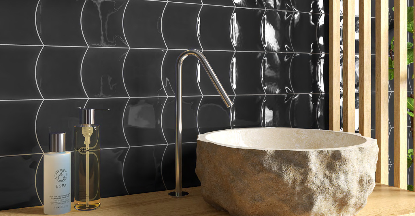 Casey-Billow-Black-Glossy-Swatch-388214