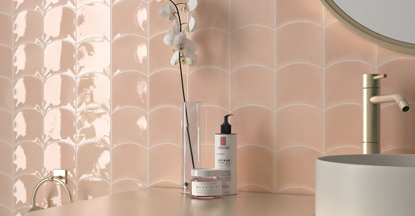 Casey-Billow-Pink-Glossy-Swatch-388207