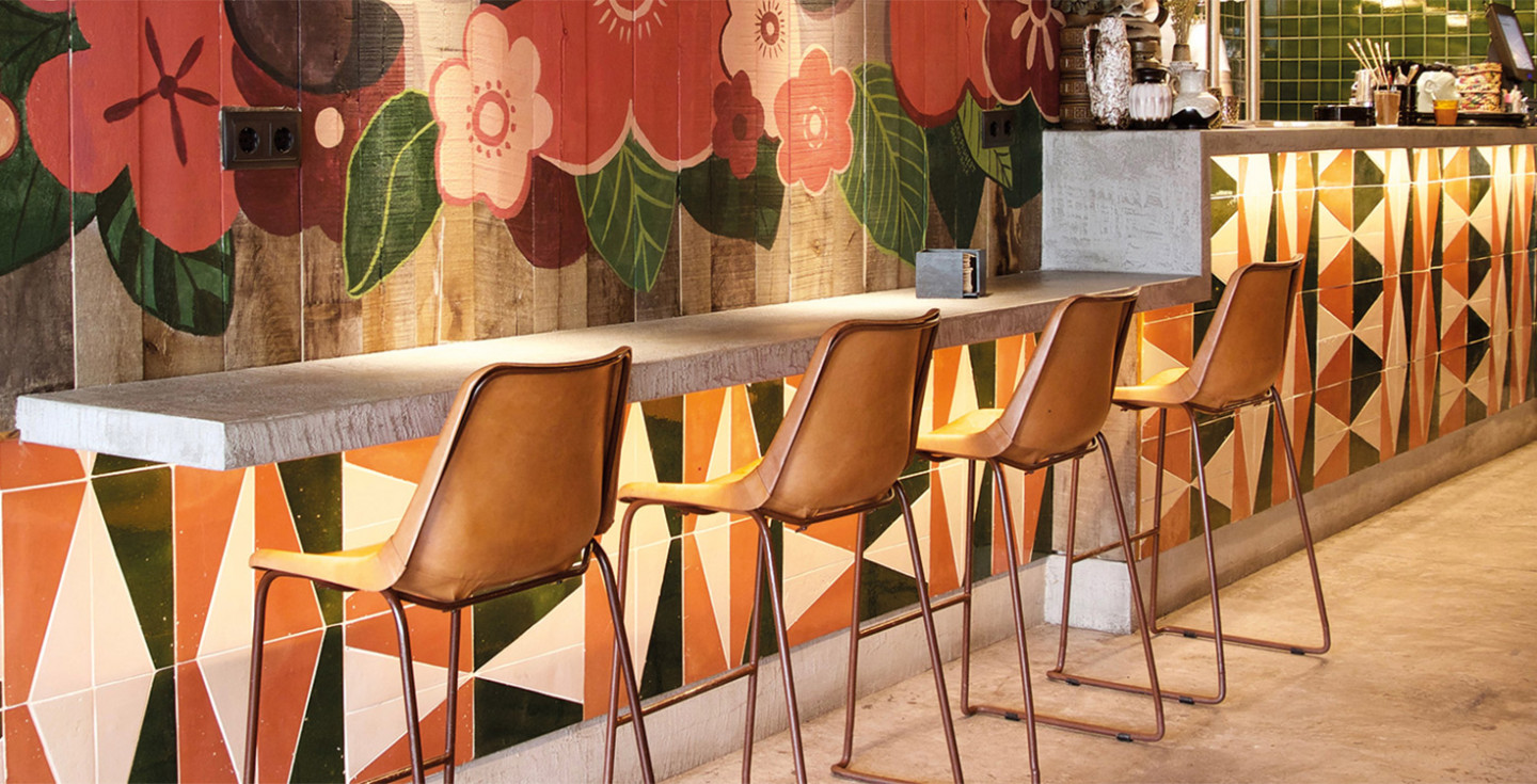 Amparo-Palma-Antique-Lace-Glossy-Amber- Vintage-Black-408487