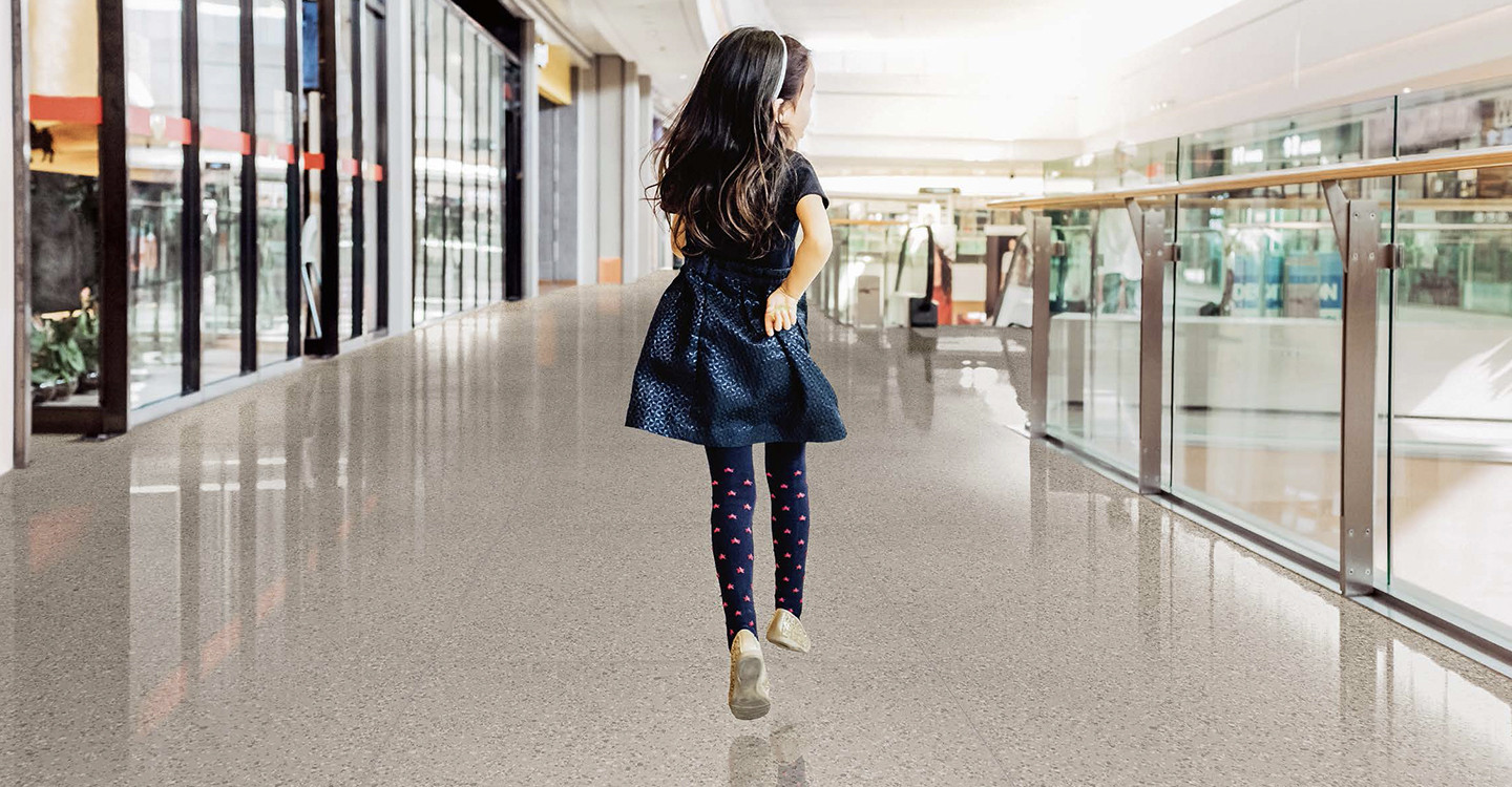 Zuesanne-Regalia-Large-Sand-Glossy-425876-Install