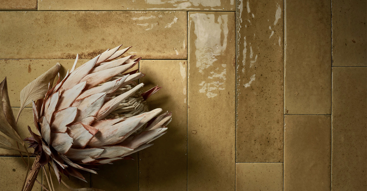 Quarto-Bella-Ocre-Glossy-463007-Install