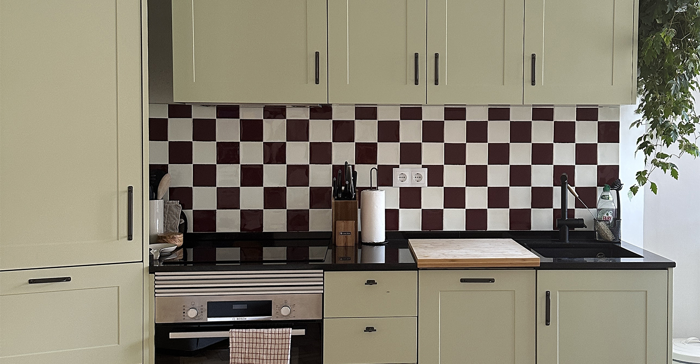 Anselmo-Plano-White-Glossy-452878-Install