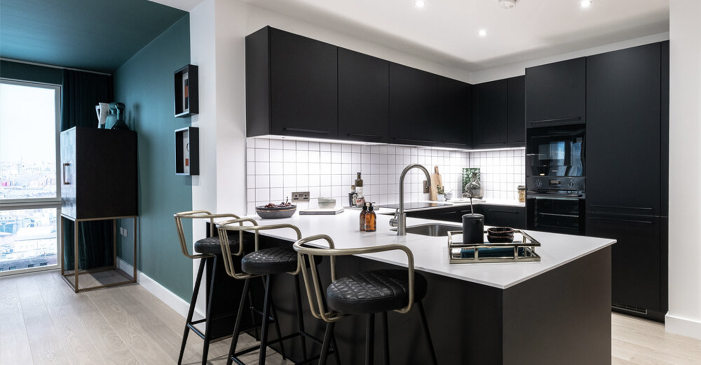 Anselmo-Plano-White-Matte-452879-002-Install