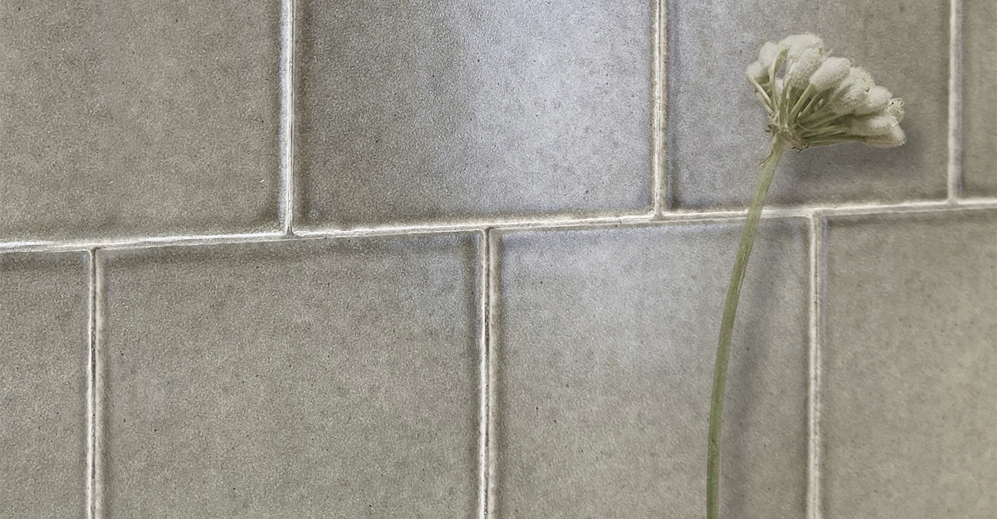 Ravenna-Pastoral-Taupe-Satin-457356-001-Install